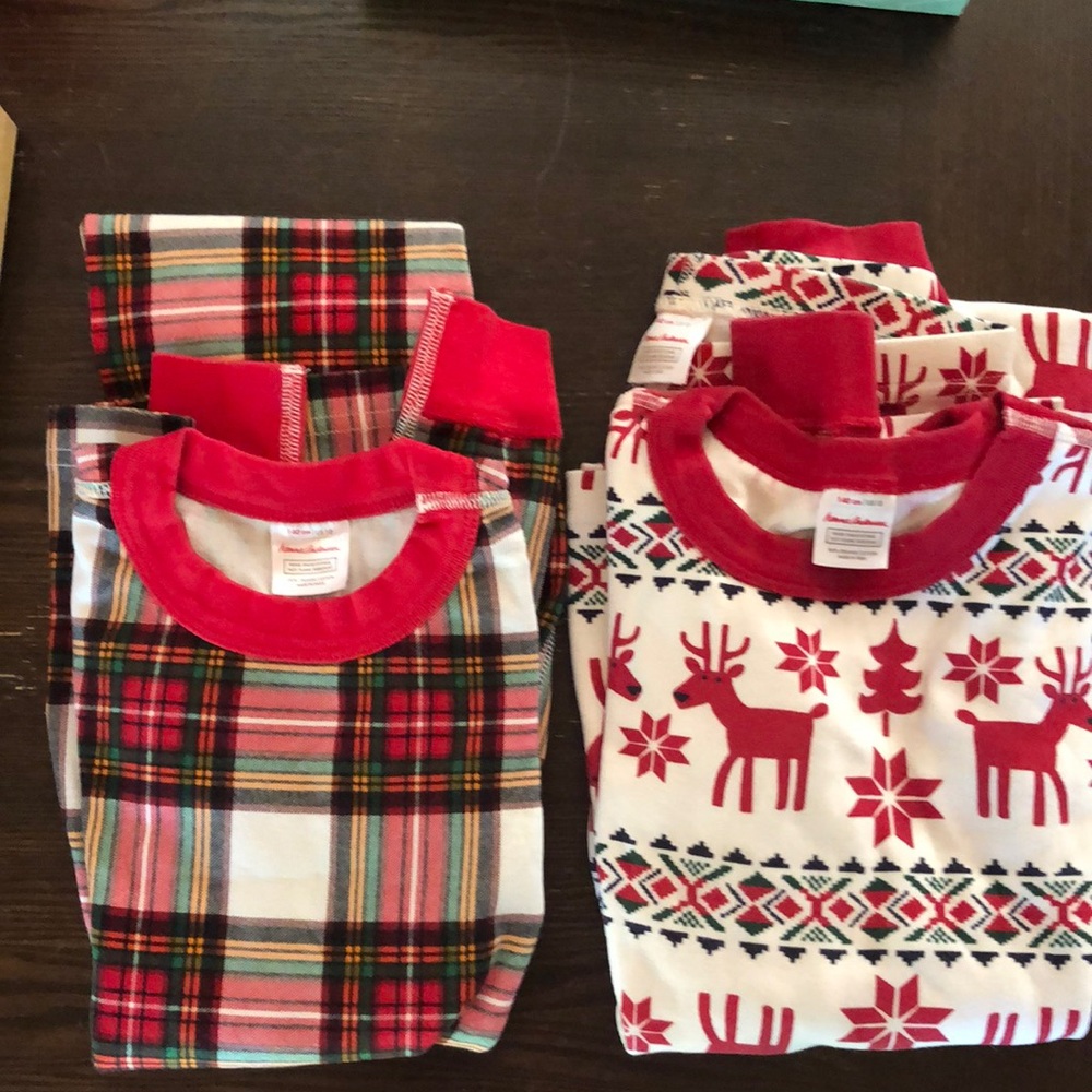 Hanna Andersson Christmas Pajamas Size 140 lot of 2. Like new.